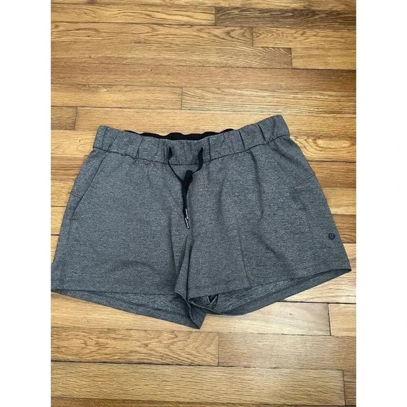 Lululemon Womens On The Fly Shorts Grey 2.5” Inseam Drawstring Pockets Size 10 - Picture 2 of 6